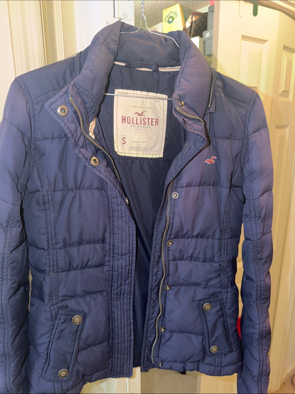 Hollister Women's Deep Blue Quilted Puffer Jacket